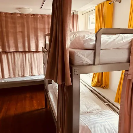 Mate Amsterdam Hostel *