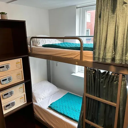 Mate Amsterdam Hostel *