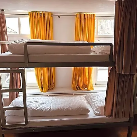 Space Amsterdam Hostel