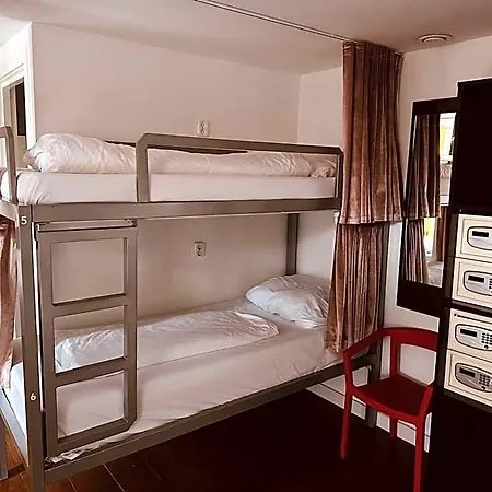 Space Amsterdam Hostel