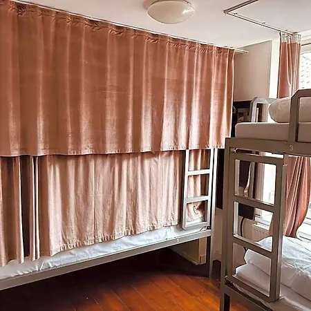 Hostel Space Amsterdam *