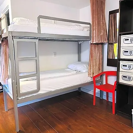 Hostel Space Amsterdam *