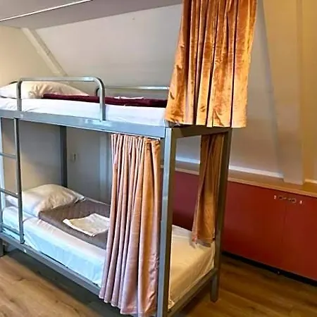 Hostel Space Amsterdam *
