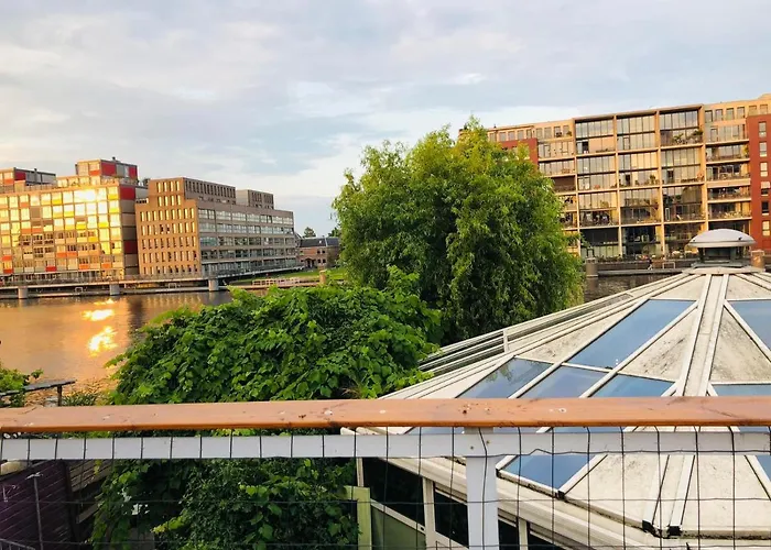 Hostel Space Amsterdam *