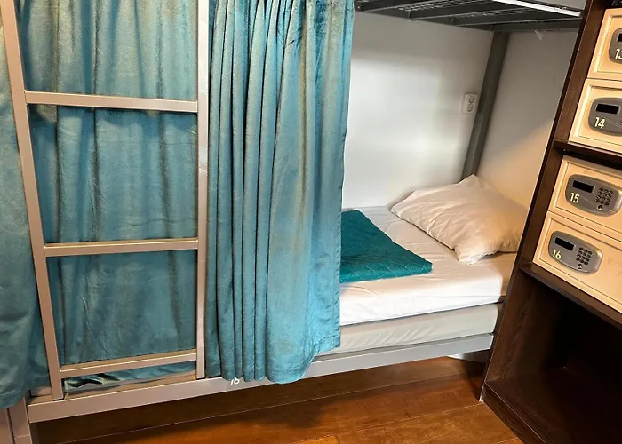 Space Amsterdam Hostel